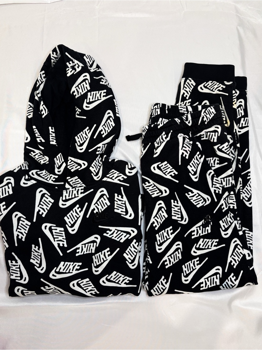 Nike Black & White Allover Hoodie and Logo Jogger Pants Set - Kids - Picture 1 of 6